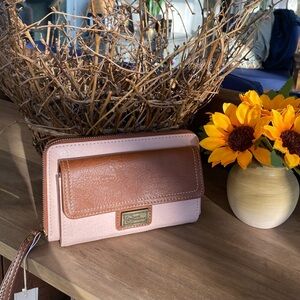 White Mountain blush & brown Wristlet